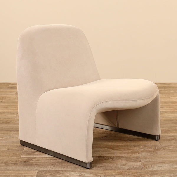 Nia<br>  Armchair Lounge Chair